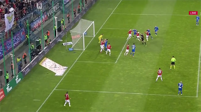 Polonya Ligi'nde kalecinin 90+3'teki golü takımı kurtardı