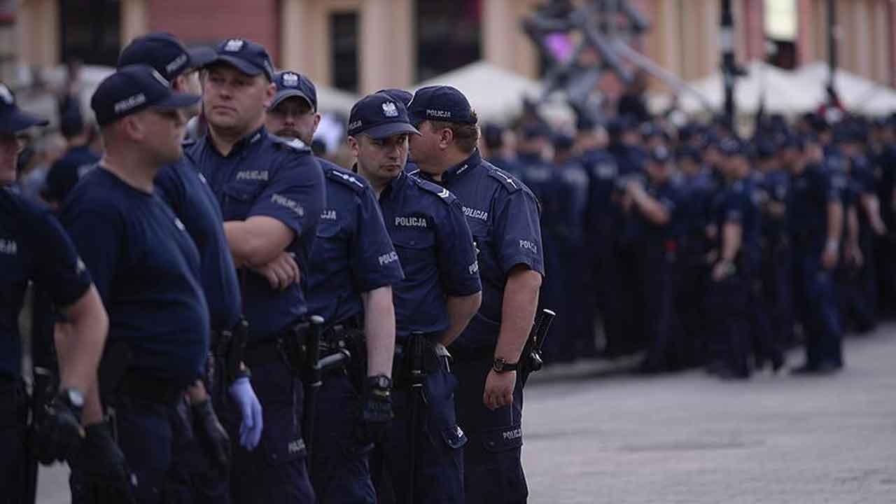 Polonya’da skandal: Denetim yapan polis uyuşturucu müptelası çıktı!