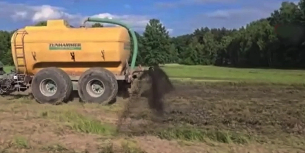 Polonyalı çiftçilerden Müslümanlara çirkin provokasyon!
