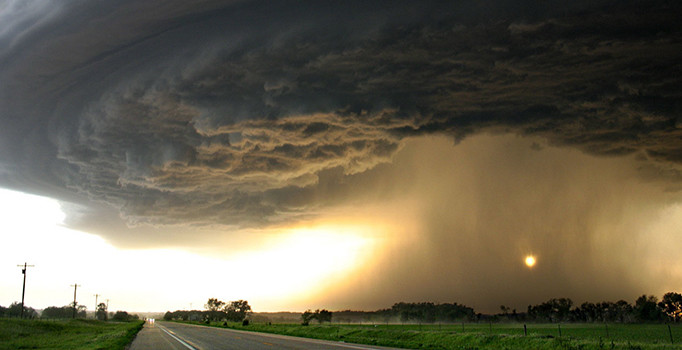 Polonya'nın Lodz kentinde fırtına: 3 kişi öldü