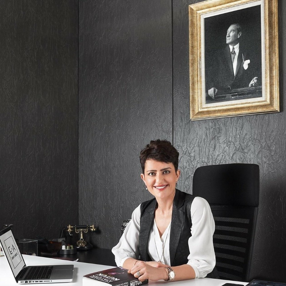 Porselen laminalar ile mutlu gülüşler 