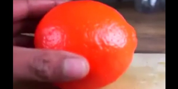 Portakal soymanın en kolay yolu - VIDEO