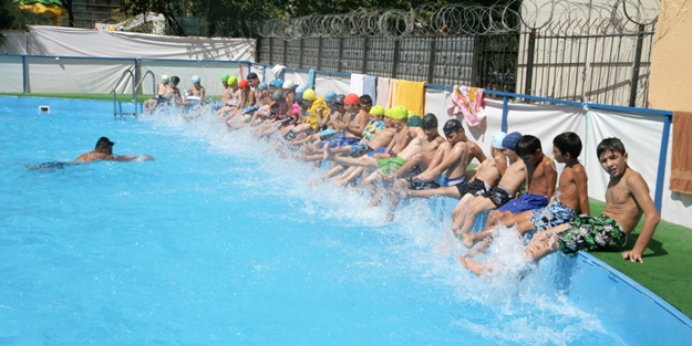 Portatif havuzlara çocuklardan yoğun ilgi