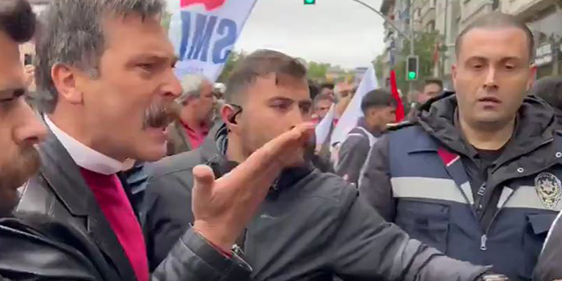 Pos bıyıklı kırmızı kazaklı TİP'liden provokasyon! Erkan Baş 'emekçi' polisin üzerine yürüdü