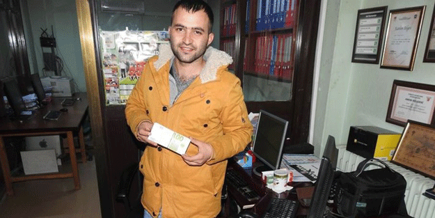 Poşet dolusu para buldu… Sahibini ararken…