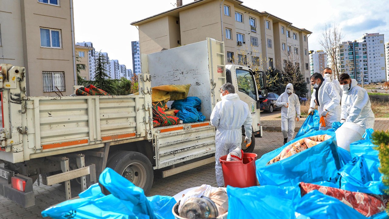 Poşet poşet çıkardılar! Bakın kötü kokunun sebebi neymiş!