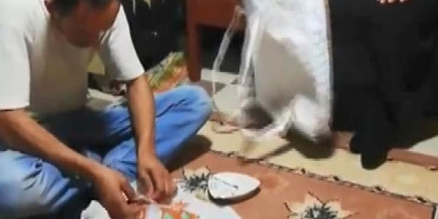 Poşete para vermemek için bakın ne yaptı