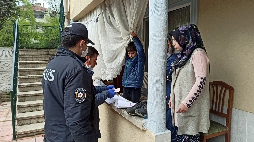 Postacılar bu defa para vermek için kapı kapı gezdi 