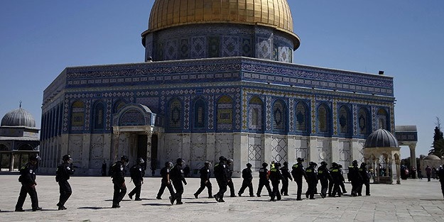 Postalla Mescid-i Aksa'ya girdiler