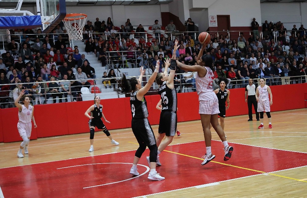 Potanın perileri play-off’a moralli başladı 