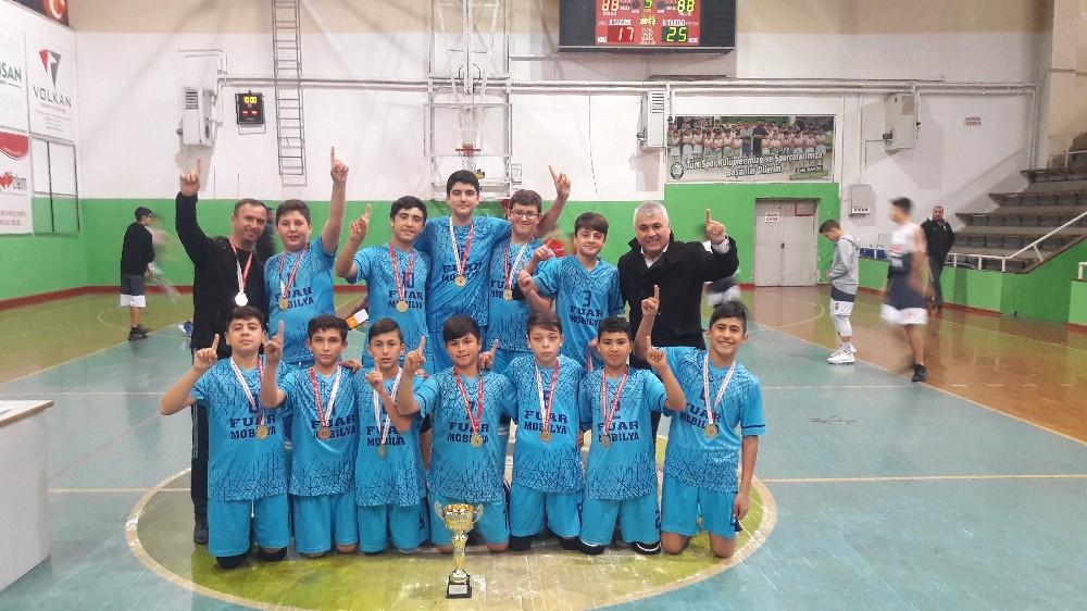 Poyrazdamları voleybolda Manisa şampiyonu 
