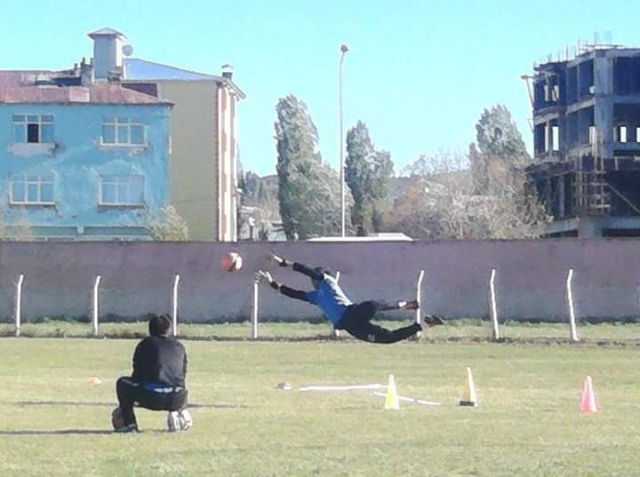 Poyrazdamlarıspor kaleci Enes Can ile sözleşme yeniledi 
