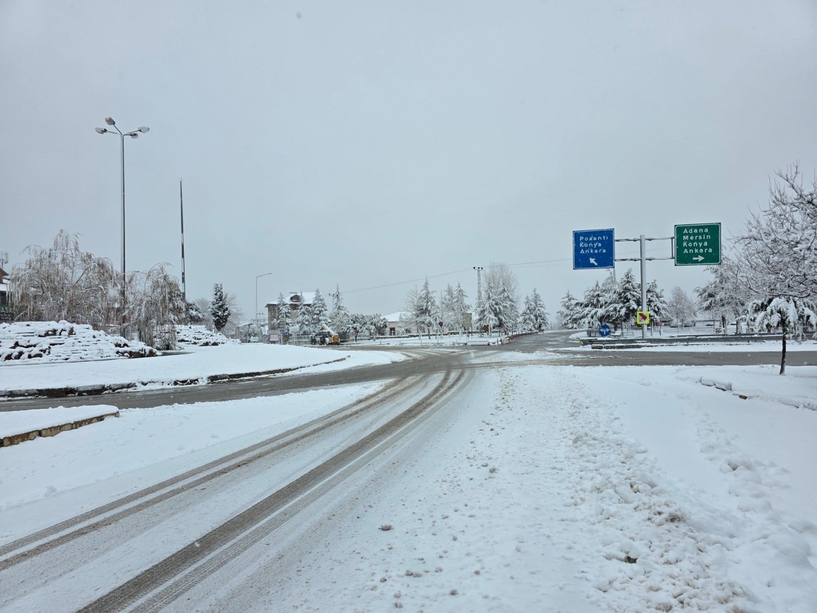 Pozantı’da kar yağışı yaylaları beyaza bürüdü