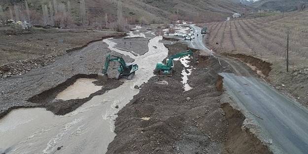 Pozantı'da sel ve heyelan meydana geldi