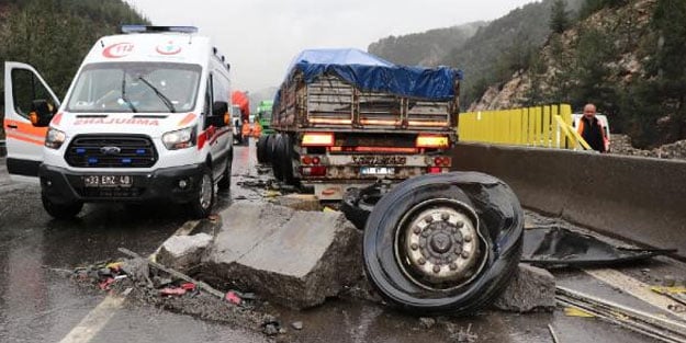 Pozantı'da TIR ile otomobil çarpıştı: 2 yaralı
