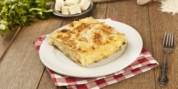 Pratik su böreği tarif! Yalancı su böreği nasıl yapılır?