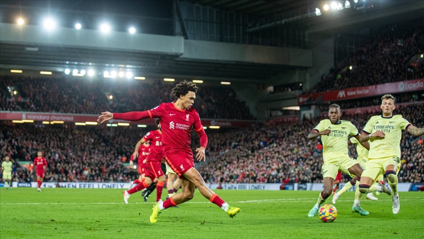 Premier Lig'de Liverpool, Arsenal'ı 4 golle mağlup etti