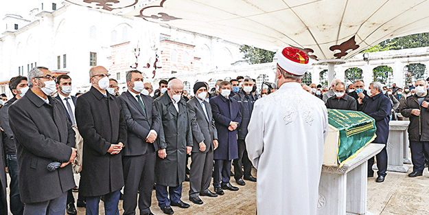 Prof. Ali Özek Hoca dualarla uğurlandı