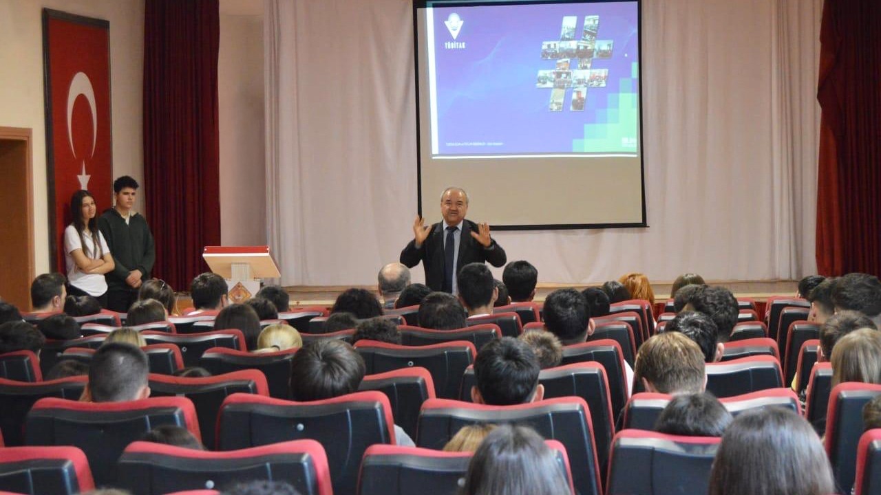 Prof. Dr. İbrahim Yüksel, TÜBİTAK Bilim Söyleşileri Kapsamında Öğrencilerle Buluştu