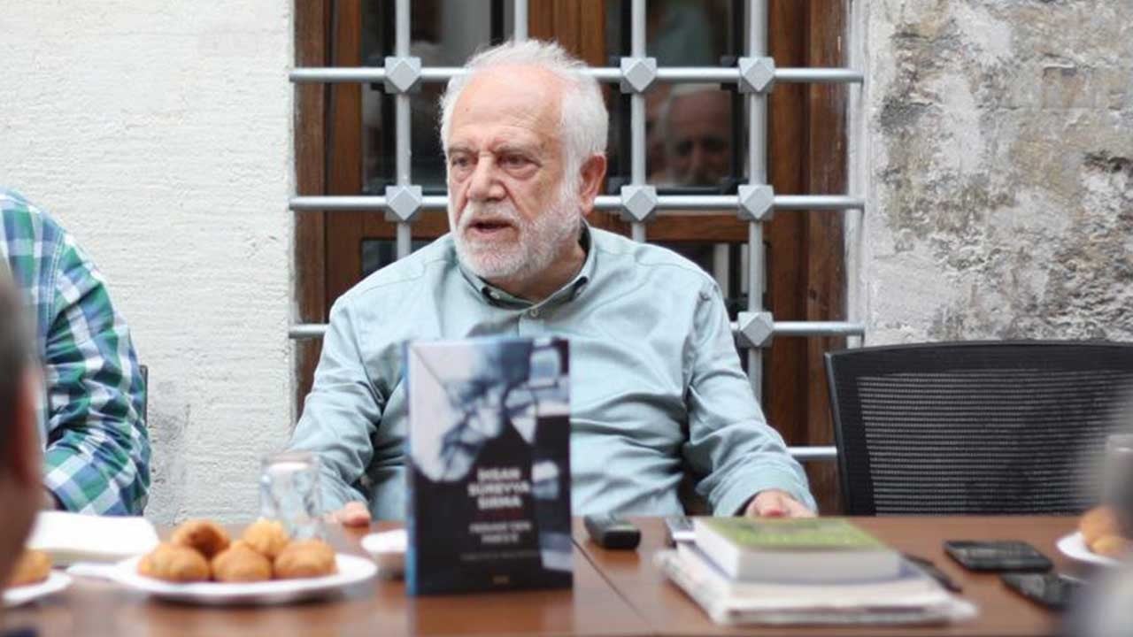 Prof. Dr. İhsan Süreyya Sırma hayranlarıyla buluşuyor