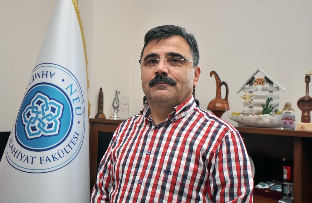 Prof. Dr. Karapınar: “Bayram günlerinde tatile çıkmak doğru değil