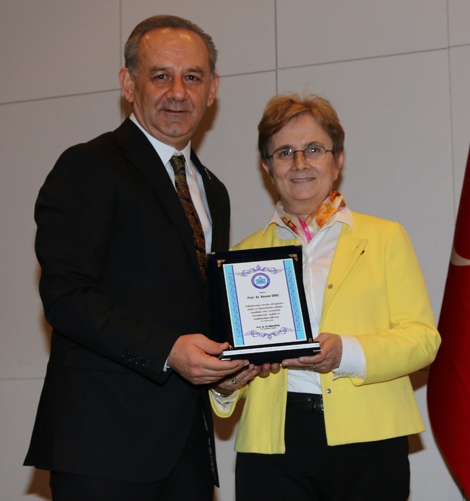 Prof. Dr. Kevser Erol, 36 yıl görev yaptığı ESOGÜ’den emekliliğe uğurlandı 