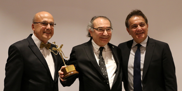 Prof Dr Nevzat Tarhan'a ödül