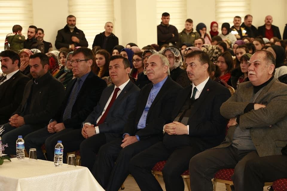 Prof. Dr. Nurullah Genç’in ’Başarı Bedel İster’ Konferansına büyük ilgi gösterildi 