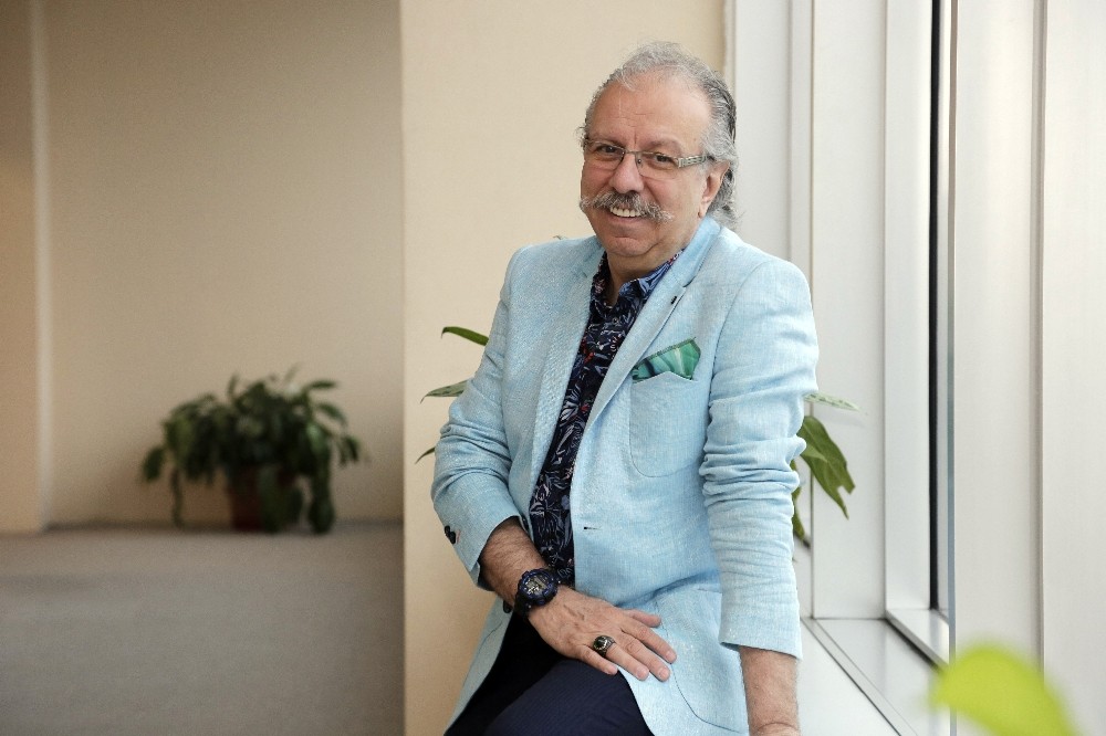 Prof. Dr. Oğuz Özyaral, korona virüs şüphesiyle hastanede tedavi altın alındı 