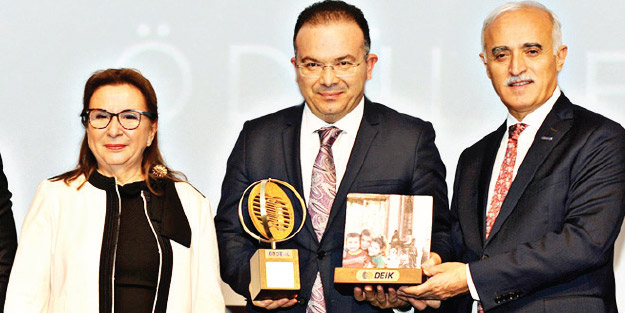 Prof. Yiğitbaşı’na ‘DEİK Ticari Diplomasi Ödülü