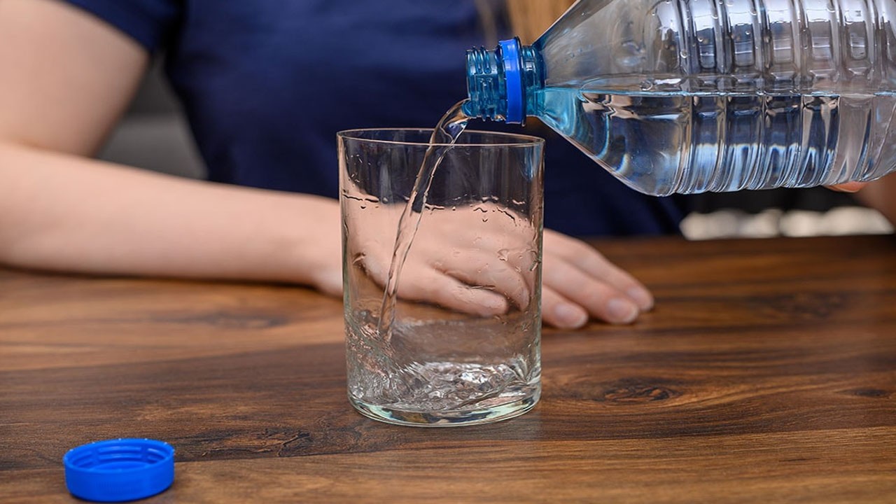 Profesör açıkladı: Susadığımızda su içmek neden bu kadar iyi hissettirir?
