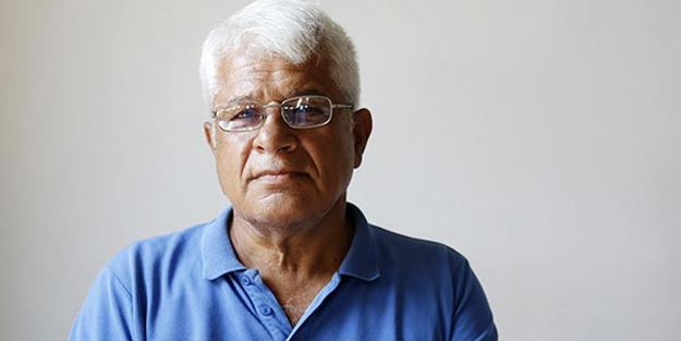 Profesör olunca ilk iş olarak annesinin kabrini ziyarete gitti