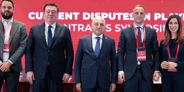 Profesyonel Futbolcu Sözleşmelerinde Güncel Uyuşmazlıklar Sempozyumu Düzenlendi! Mehmet Büyükekşi açıkladı...