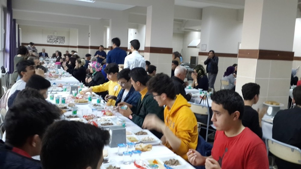 Proje İmam Hatip Lisesi şehit ve gazi ailelerini buluşturdu 