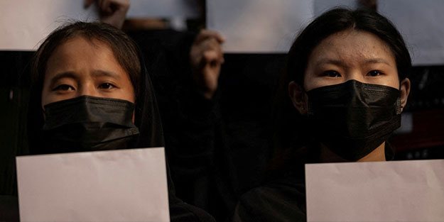 Protestolar Şi'nin umrunda değil! 