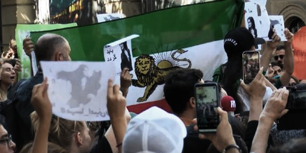 Protestoların devam ettiği İran’da sosyal medya yasaklandı