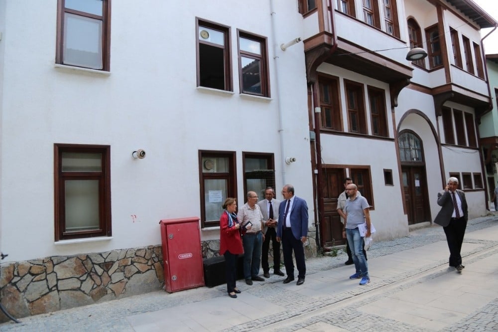 Protokol, Germiyan Sokağı’ndaki tarihi konakları inceledi 