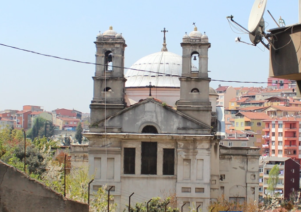 Provokatörler iş başında! İstanbul'da Kurtuluş Kilisesi'ne ait derneğe silahlı saldırı