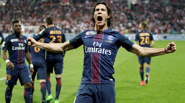 PSG Edinson Cavani'nin sözleşmesini yeniledi