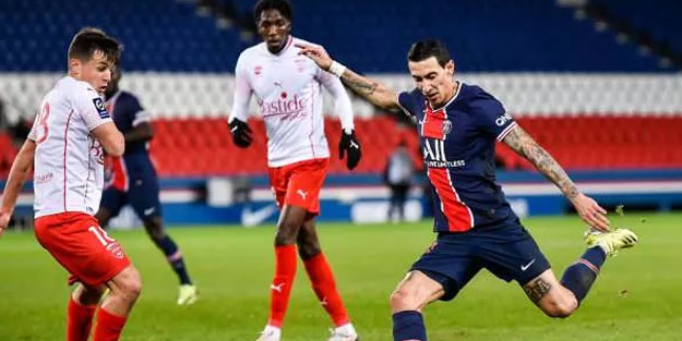 PSG, Nimes'i 3 golle devirdi