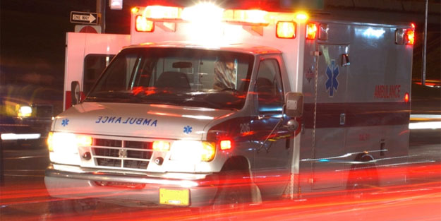 Ambulansla 15 araca çarptı