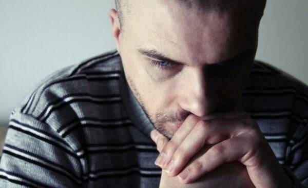 Psikoz nedir? Psikoz belirtileri tedavi yöntemi