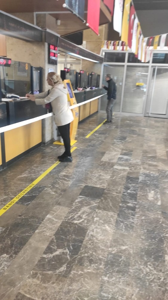 PTT’den sosyal mesafe kuralı uyarısı 