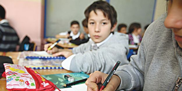 PTT’den öğrencilere tebrik kartı