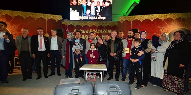 Pursaklar Belediyesi 10 vatandaşı Umreye gönderiyor