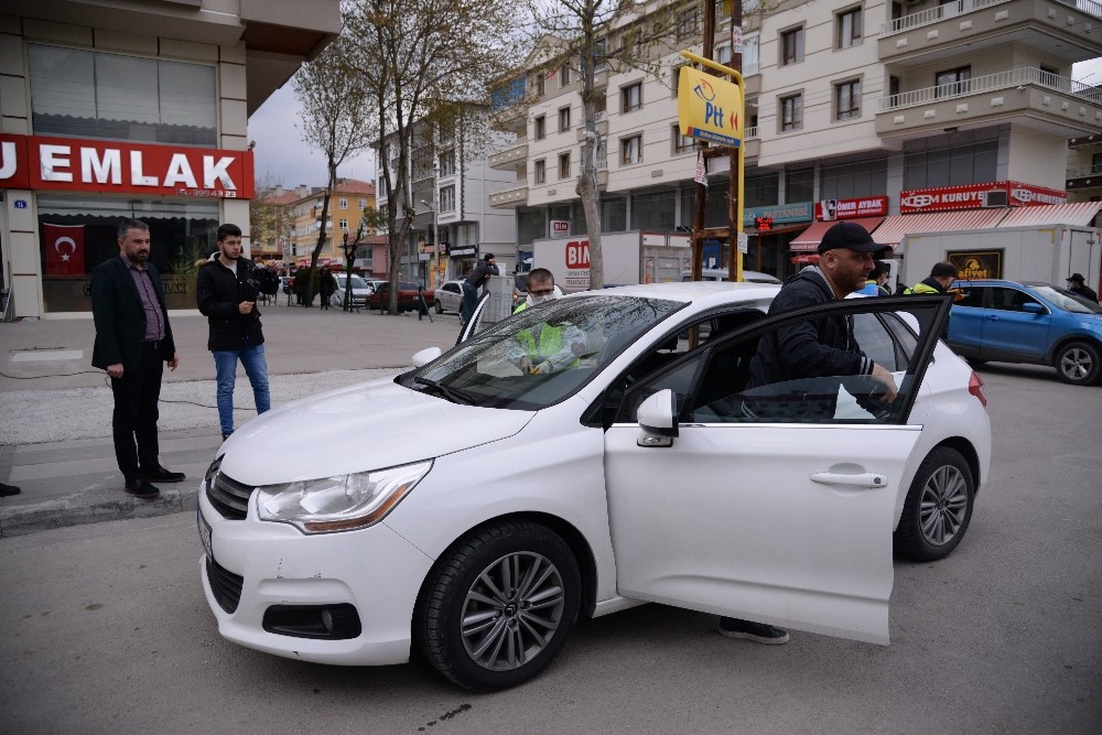 Pursaklar’da araçlar tek tek dezenfekte ediliyor 
