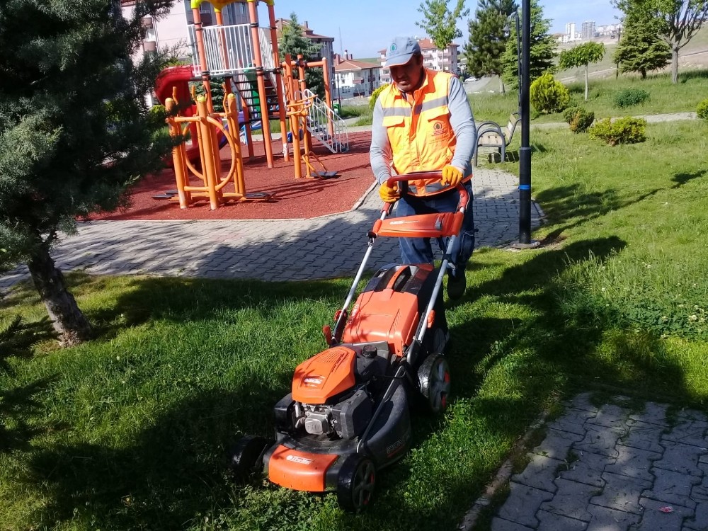 Pursaklar’da parklar pandemi sonrasına hazırlanıyor 