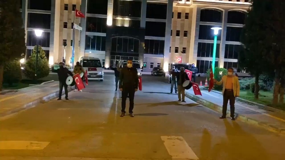 Pursaklar’da Ramazan davulcuları iş başında 