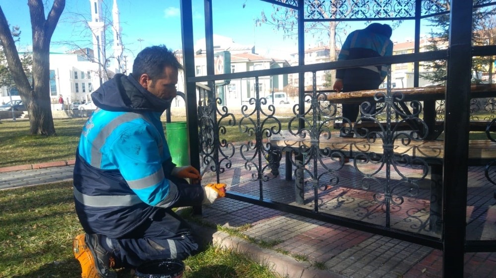 Pursaklar’ın parkları bahara hazırlanıyor 