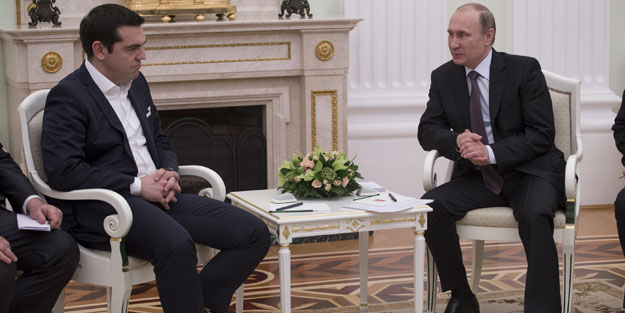 Putin 9 yıl aradan sonra Atina'da